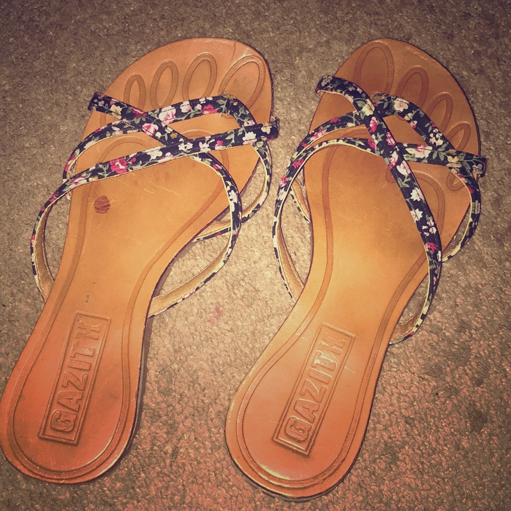 Open toed flower sandals/flats
